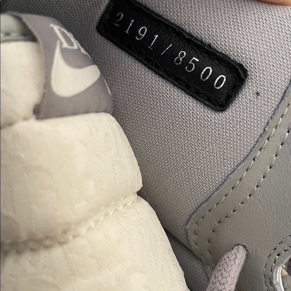 Dior Jordan 1 - Picture 2 of 3